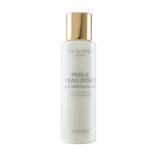 Perle d'eau sur fond blanc
